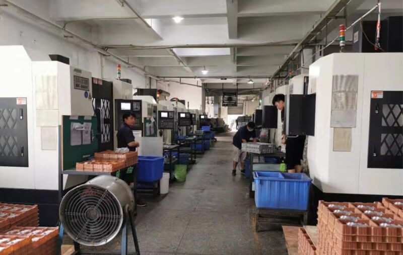 CNC課：CNC加工中心及5軸加工中心共236臺。